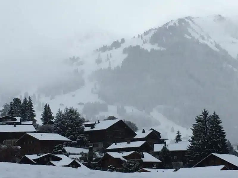 Skier en Suisse avec AlpAddict