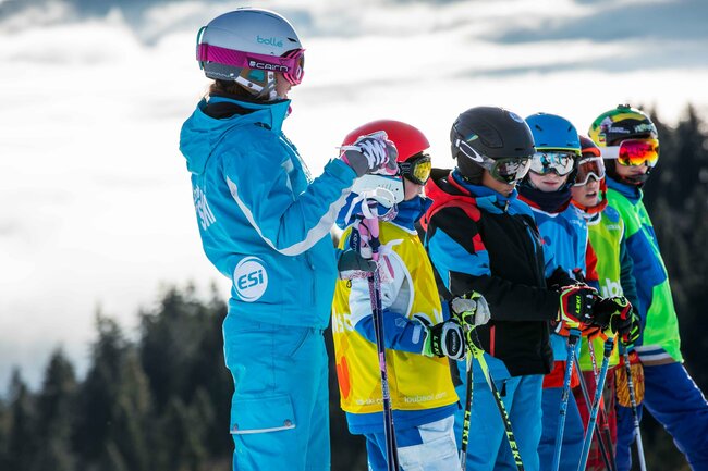 Une expérience ludique de l'école de ski avec Ski-Family