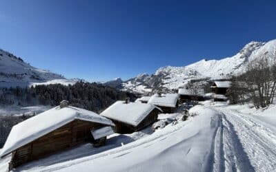 Le choix entre station de ski moderne et village traditionnel pour les vacances d’hiver