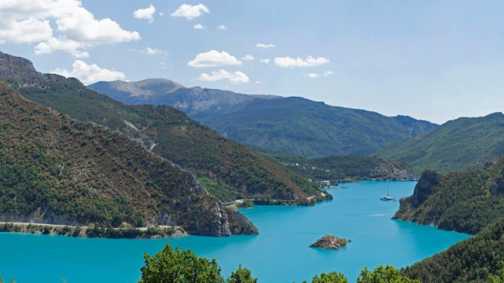 Au lac dans les Alpes de Haute Provence