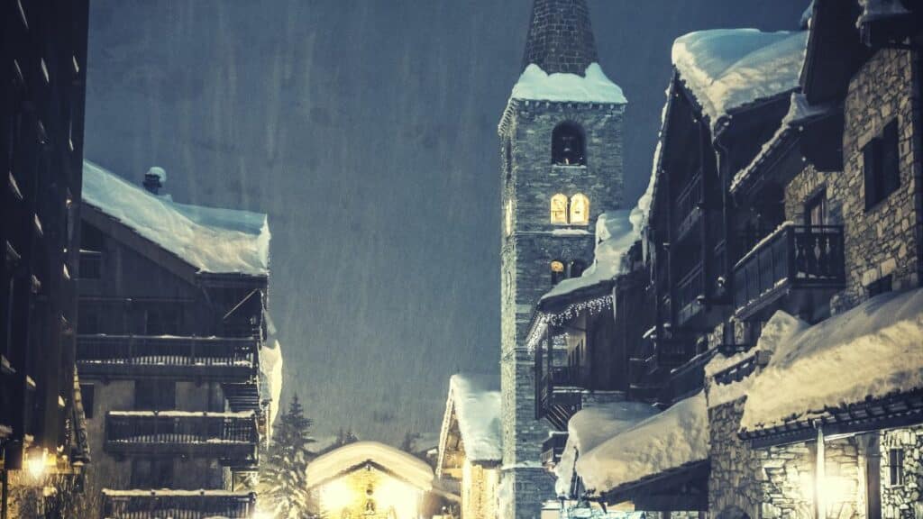 Ambiance village à Val d'Isère en hiver