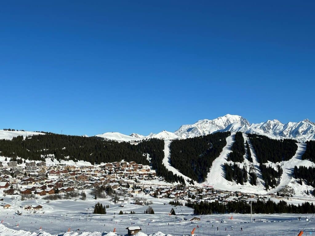 Skiing in Les Saisies