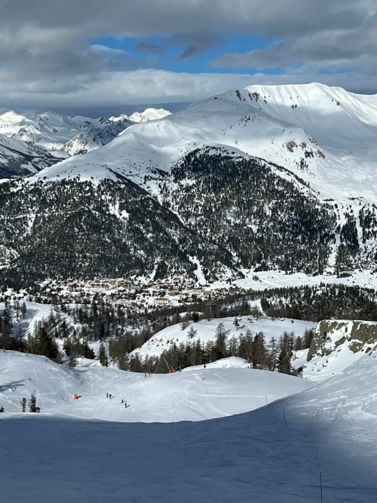 Skier sur les pistes de Montgenèvre