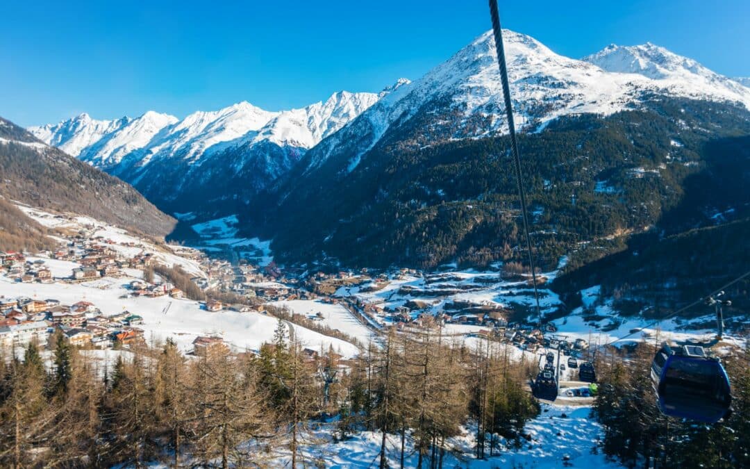 Skier dans l'Ötztal