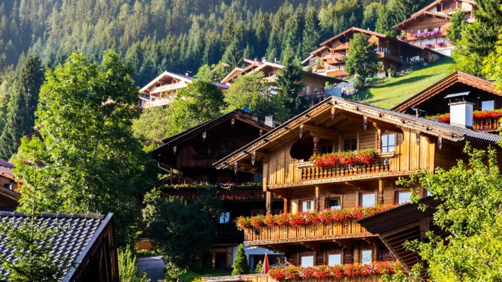 Les cahlets en bois des Alpes