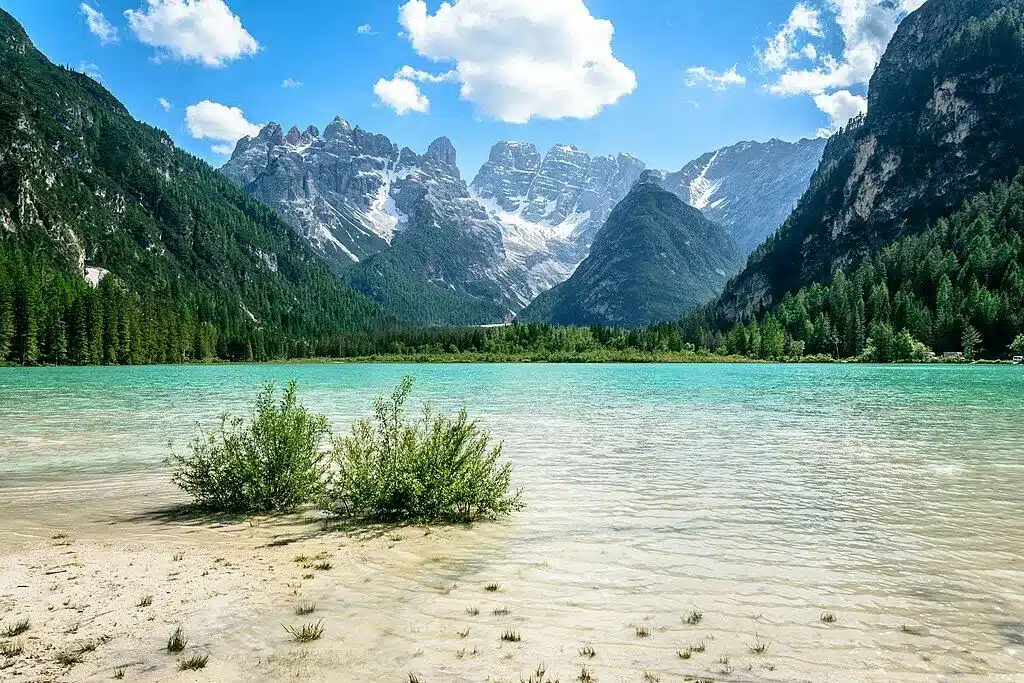 Un des plus beaux lacs des Dolomites