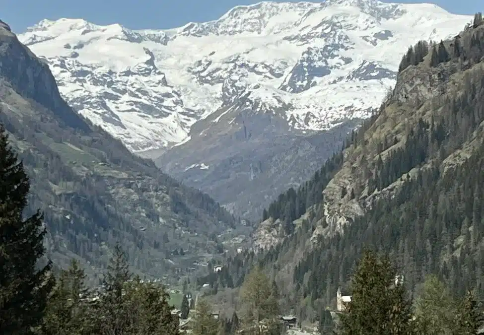 Voir le Mont Rose depuis ses vallées