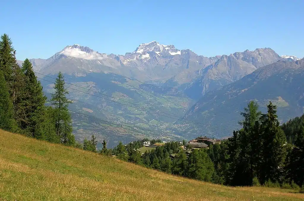 Panorama sur les Alpes à Pila