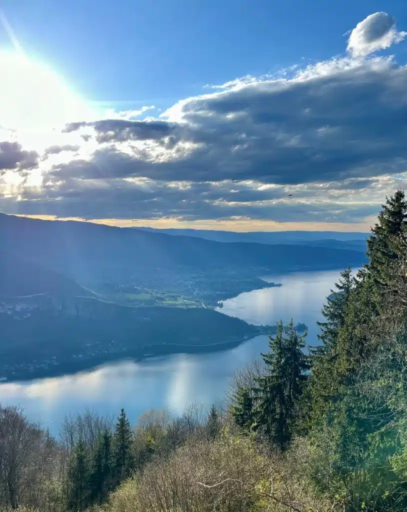 Panorama sur le lac d'Annecy