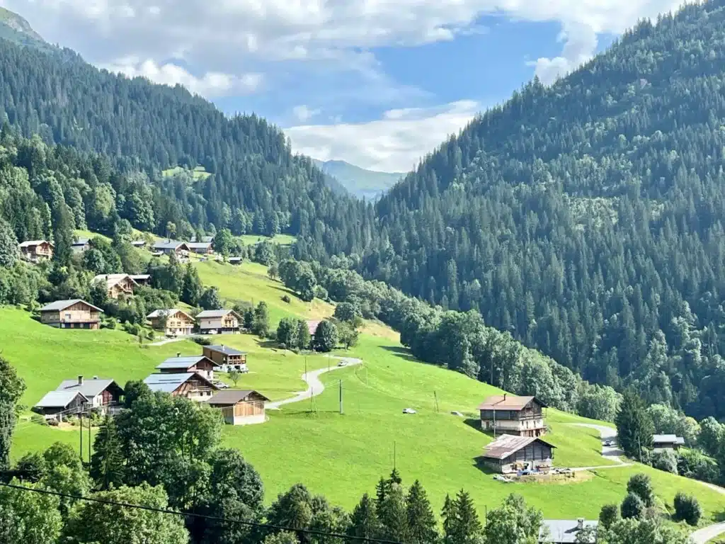 Le Beaufortain région alpine verte et authentique de Savoie