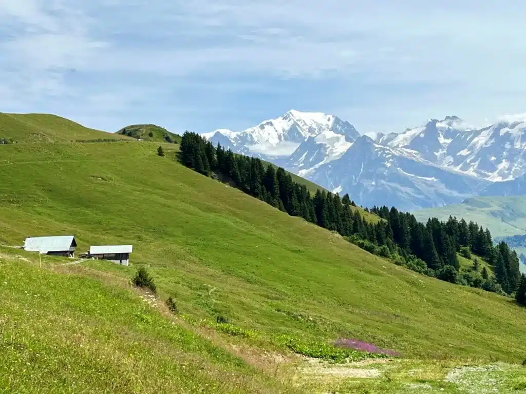 randonnées avec vue sur le Mont Blanc près des Saisies