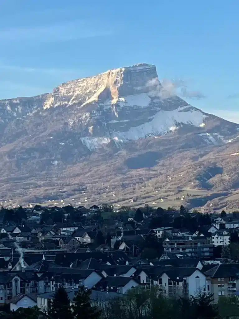 Le mont Granier vu de Challes les Eaux