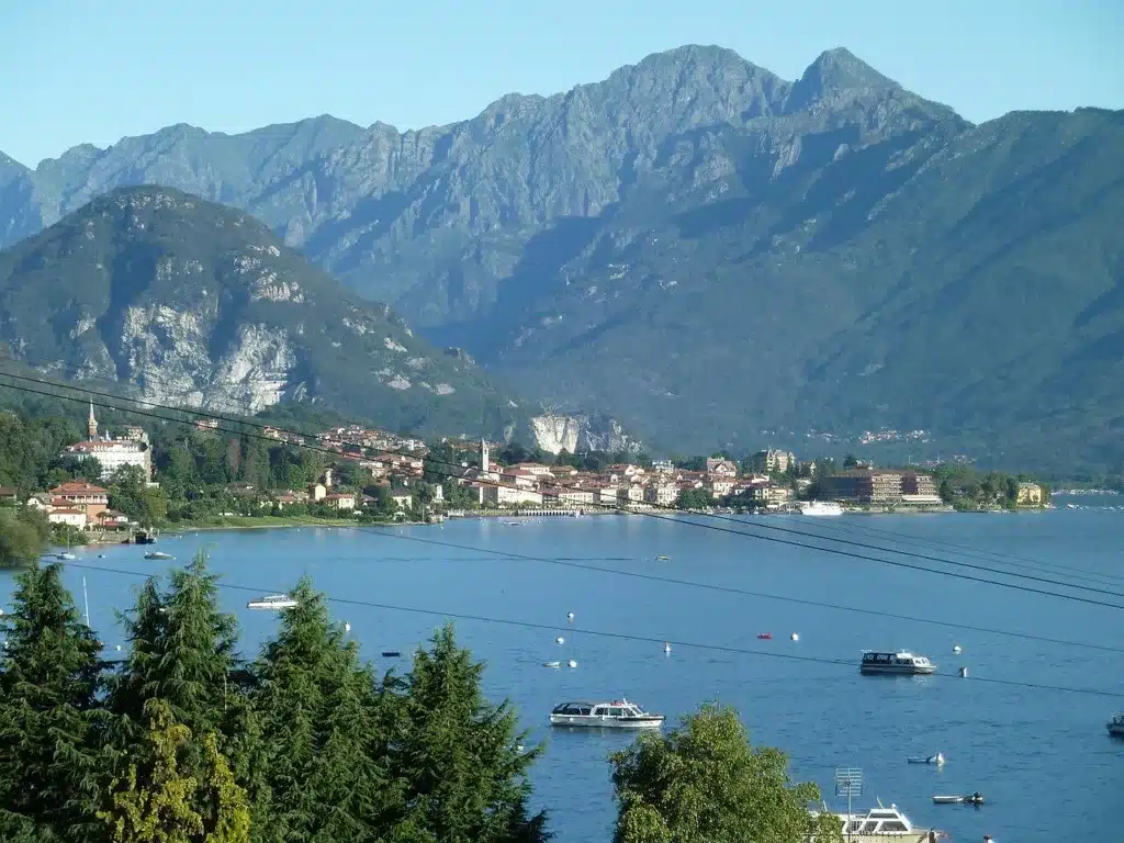 Est-ce que Baveno est loin de Stresa?