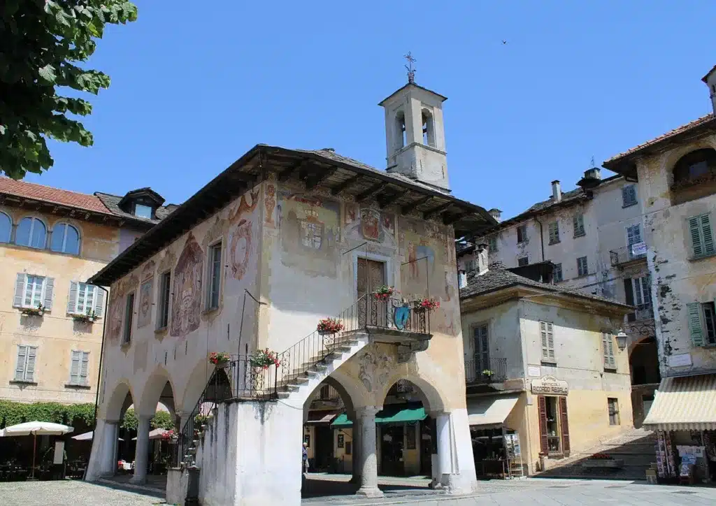 Promenade dans le centre de Orta San Giulio