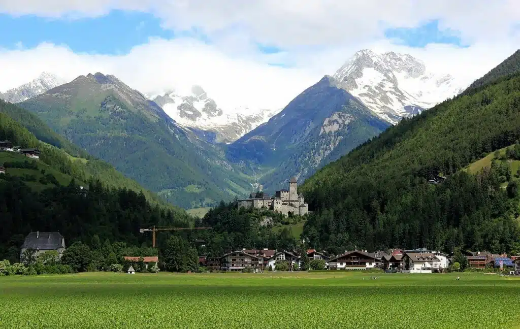 Visitez ce beau château en retrait de la Val Pusteria