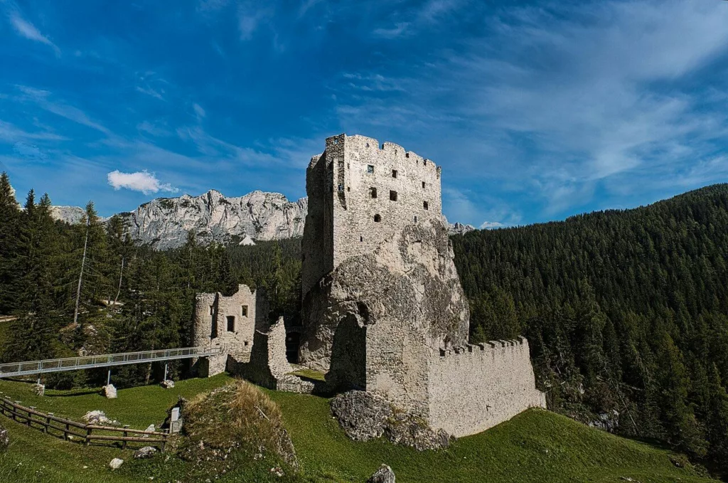 Visiter le château de Andraz