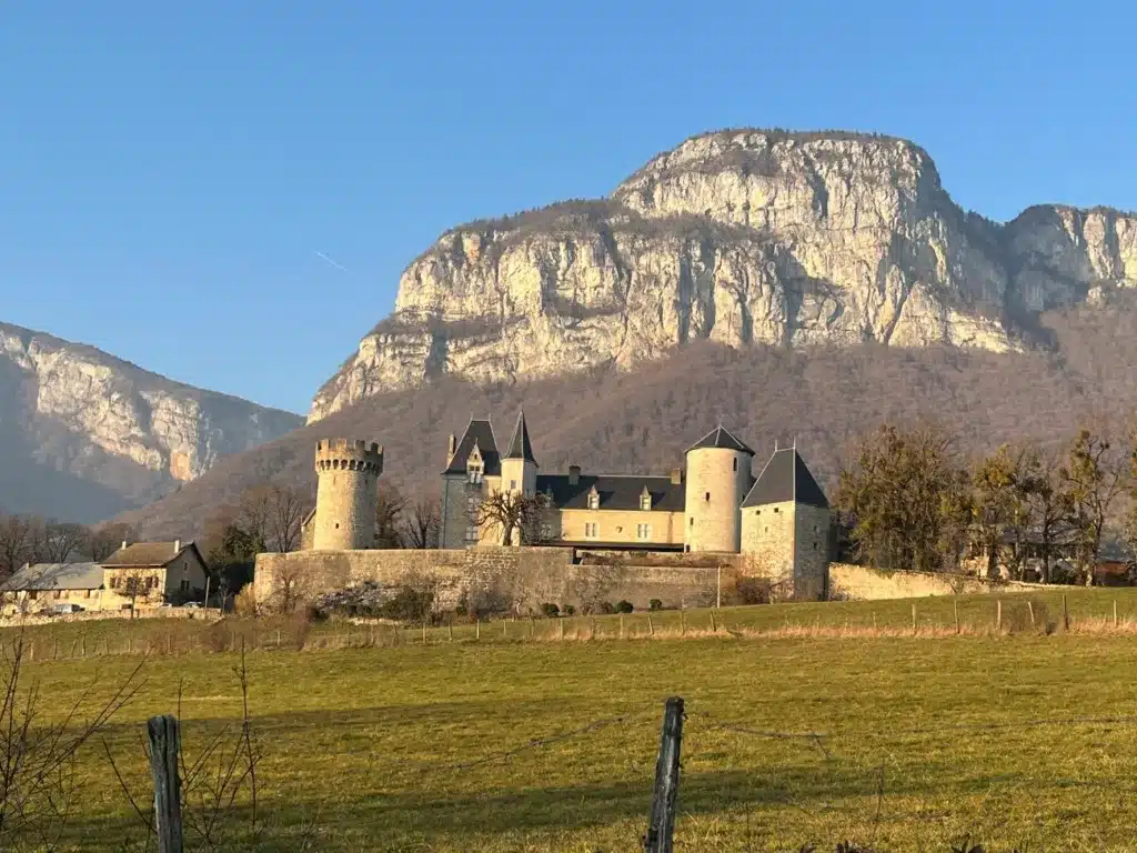 Où se trouve le Château de la Bâtie près de Chambéry?