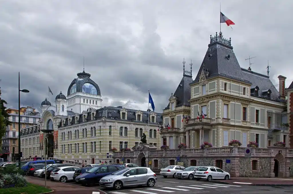Imposants édifices à evian les Bains