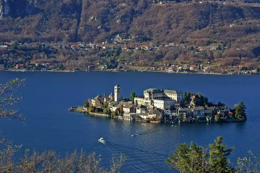 Isola San Giulio au coeur du lac d'Orta