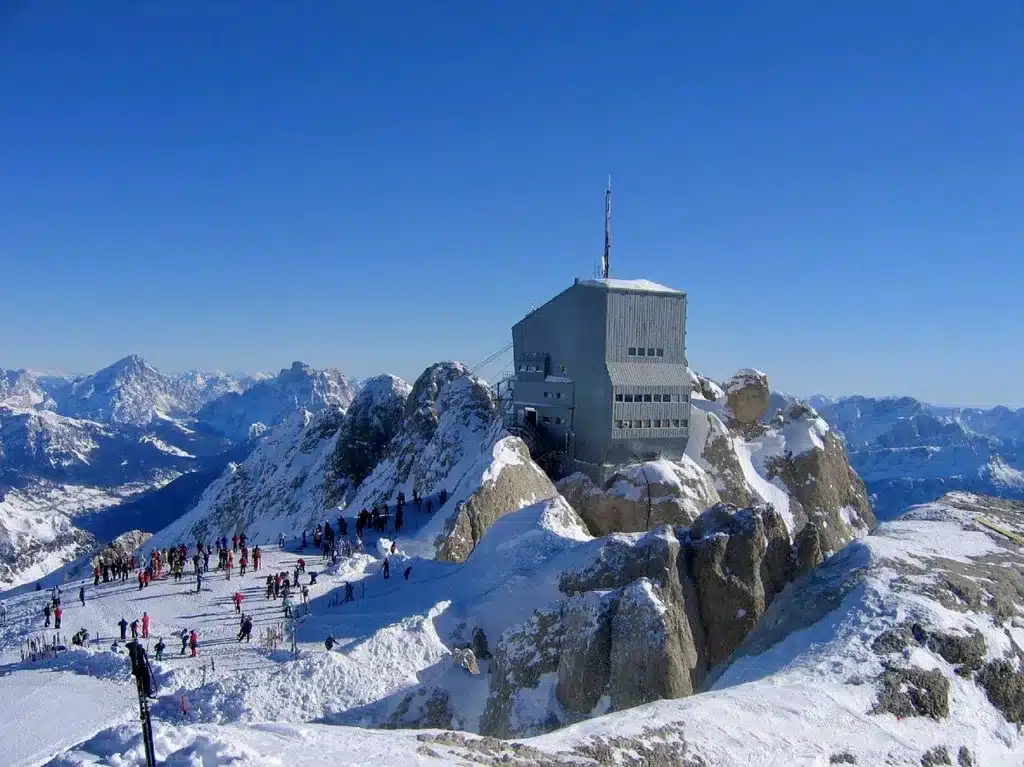 Sur un des sommets de la Marmolada