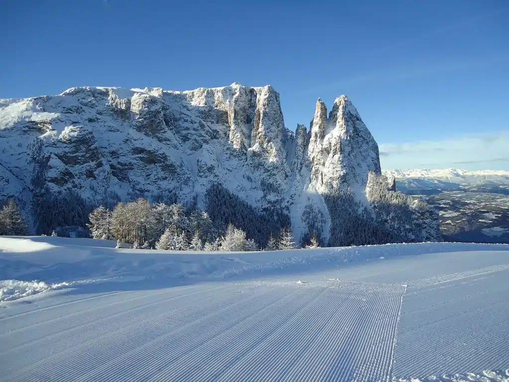 La silhouette bien connue du Sciliar, en hiver