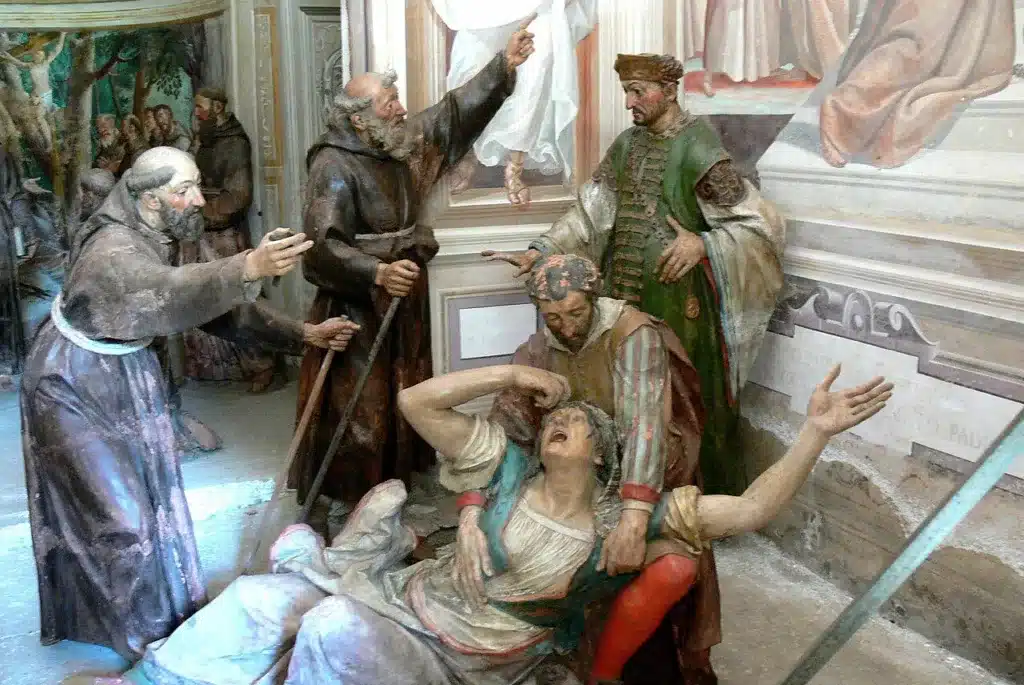 Statues presque vivantes au Sacro Monte à Orta San Giulio