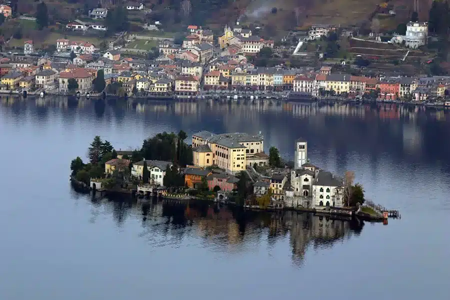 Traverser la lac d'Orta pour aller sur l'île