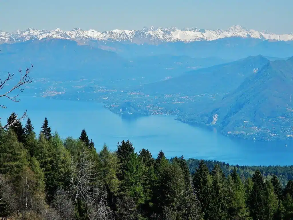 Le magnifique panorama sur le lac Majeur depuis le Mottarone