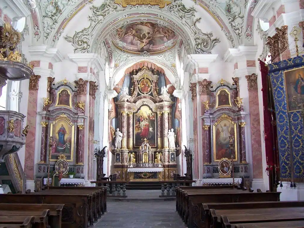 Intérieur de l'église de San Candido