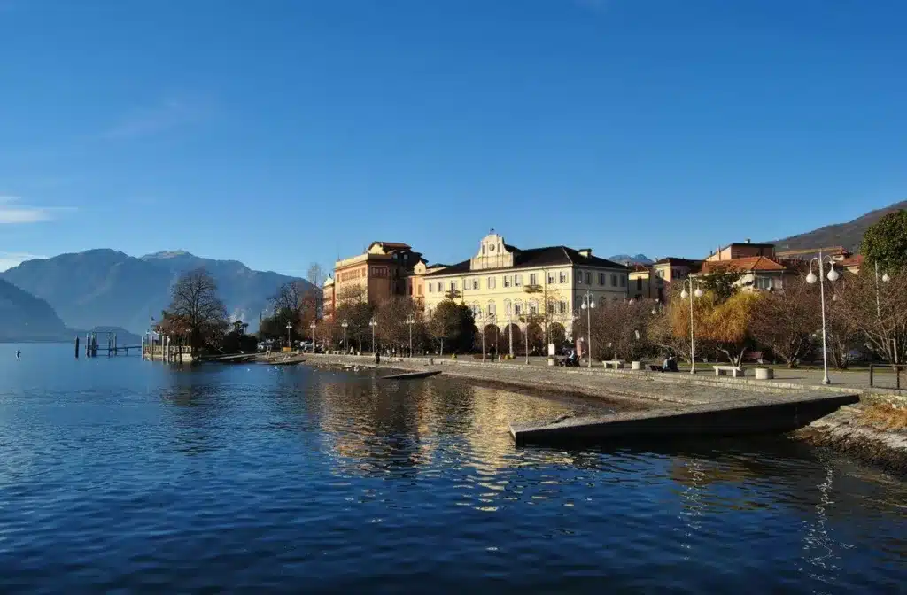 Verbania jolie ville tournée vers le lac Majeur