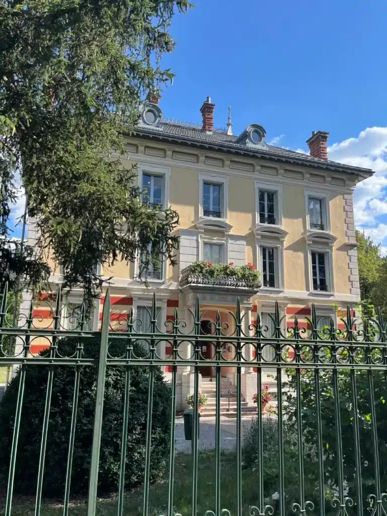 Qu'est-ce que La Sapinière à Barcelonnette ?