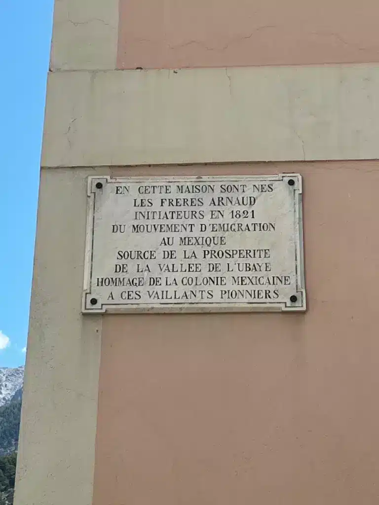 Où sont nés les frères Arnaud premiers Barcelonnettes ?